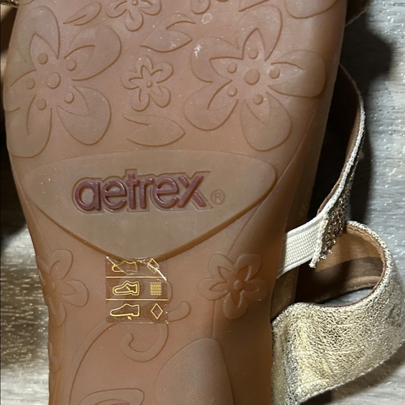 Aetrex Women's Sandals in Tan and Gold - Picture 5 of 8
